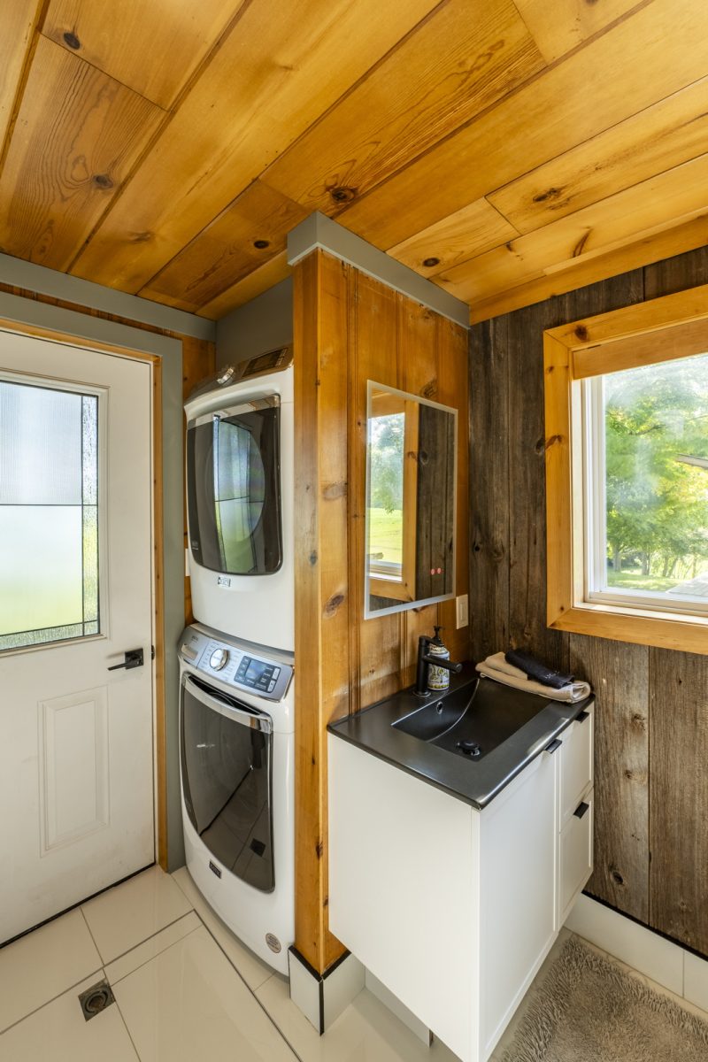 Country Cabin Bathroom/Laundry